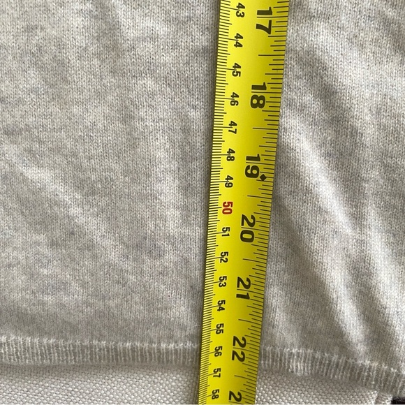 LORD & Taylor V-Neck 100% Cashmere Sweater Size XS/S - Picture 8 of 9